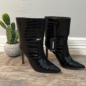 🎉SALE🎉 Gorgeous Express Heeled Bootie-Faux Snake Skin Pattern